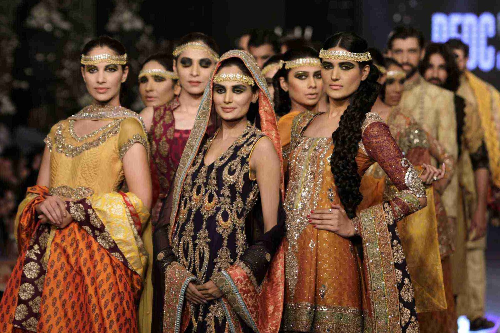 what are the latest fashion trends in india (1)